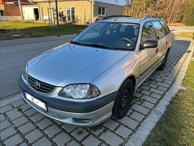 Gebraucht Toyota Avensis 110 PS (80 kW) 2001 Silber Kombi