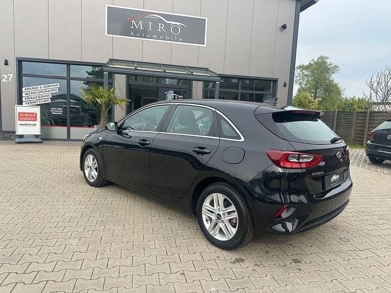Gebraucht Kia Ceed Vision 140 PS (102 kW) 2021 Schwarz Kleinwagen