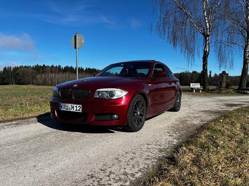 Gebraucht BMW 123 Sport Line 204 PS (150 kW) 2012 Rot Kleinwagen