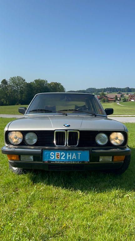 Gebraucht BMW 524 116 PS (85 kW) 1984 Gold Limousine