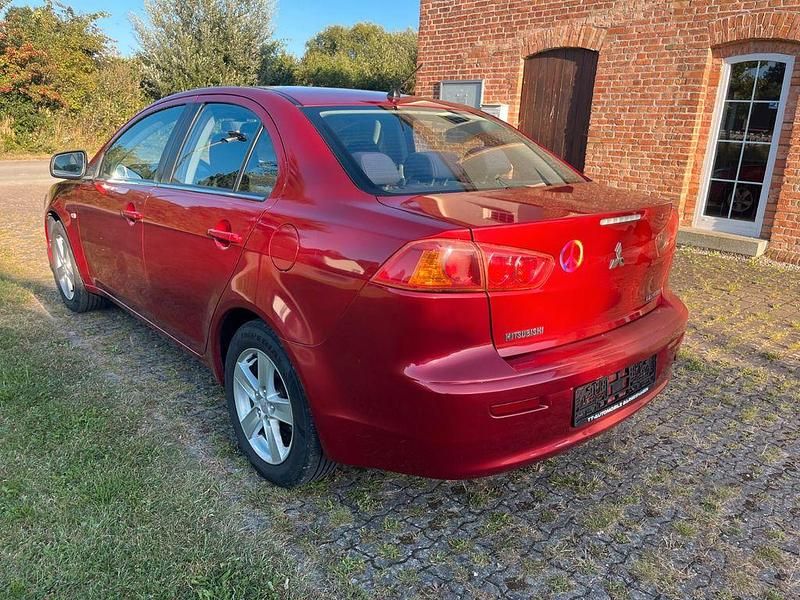 Gebraucht Mitsubishi Lancer Invite 109 PS (80 kW) 2010 Rot Limousine