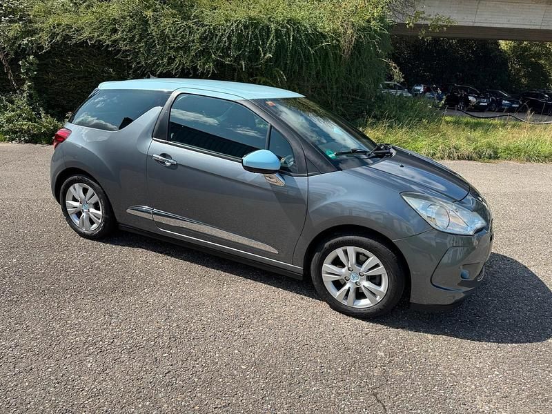 Grau Gebraucht 2009 Citroën DS3 So Chic Kleinwagen | 5.100 € (Etwas zu teuer) - Bild 1/4
