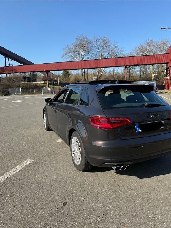 Gebraucht Audi A3 Comfort 150 PS (110 kW) 2015 Braun Limousine