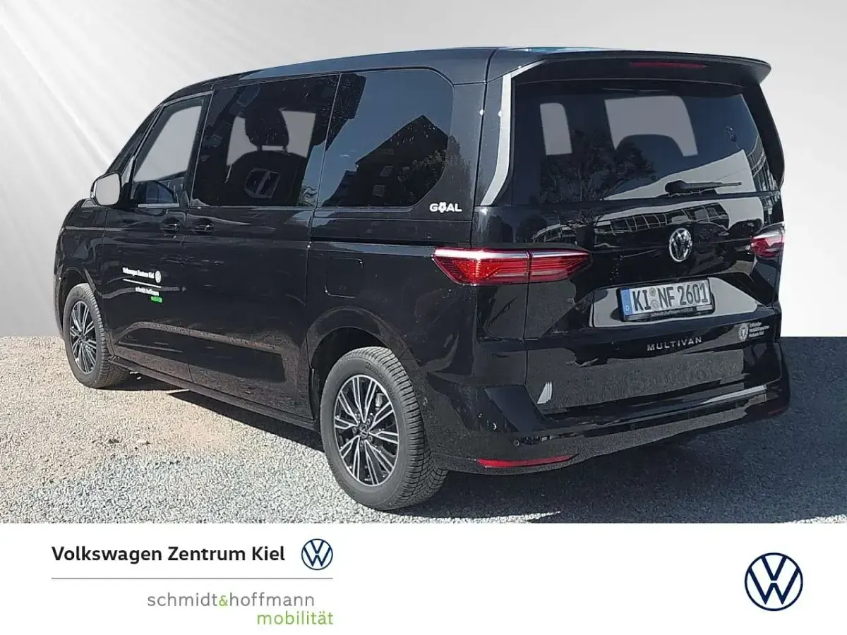 Gebraucht VW Multivan Life 150 PS (110 kW) 2026 Deep black perleffekt Van / Kleinbus