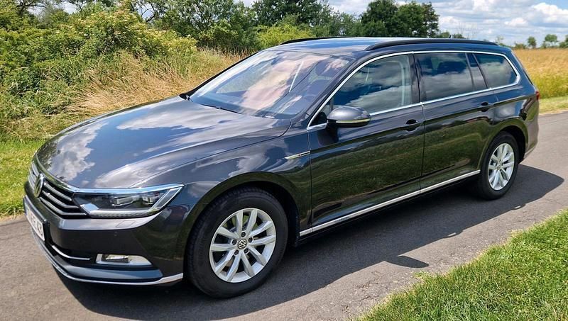 Grau Gebraucht 2017 VW Passat Kombi | 18.590 € (Fairer Preis) - Bild 1/4