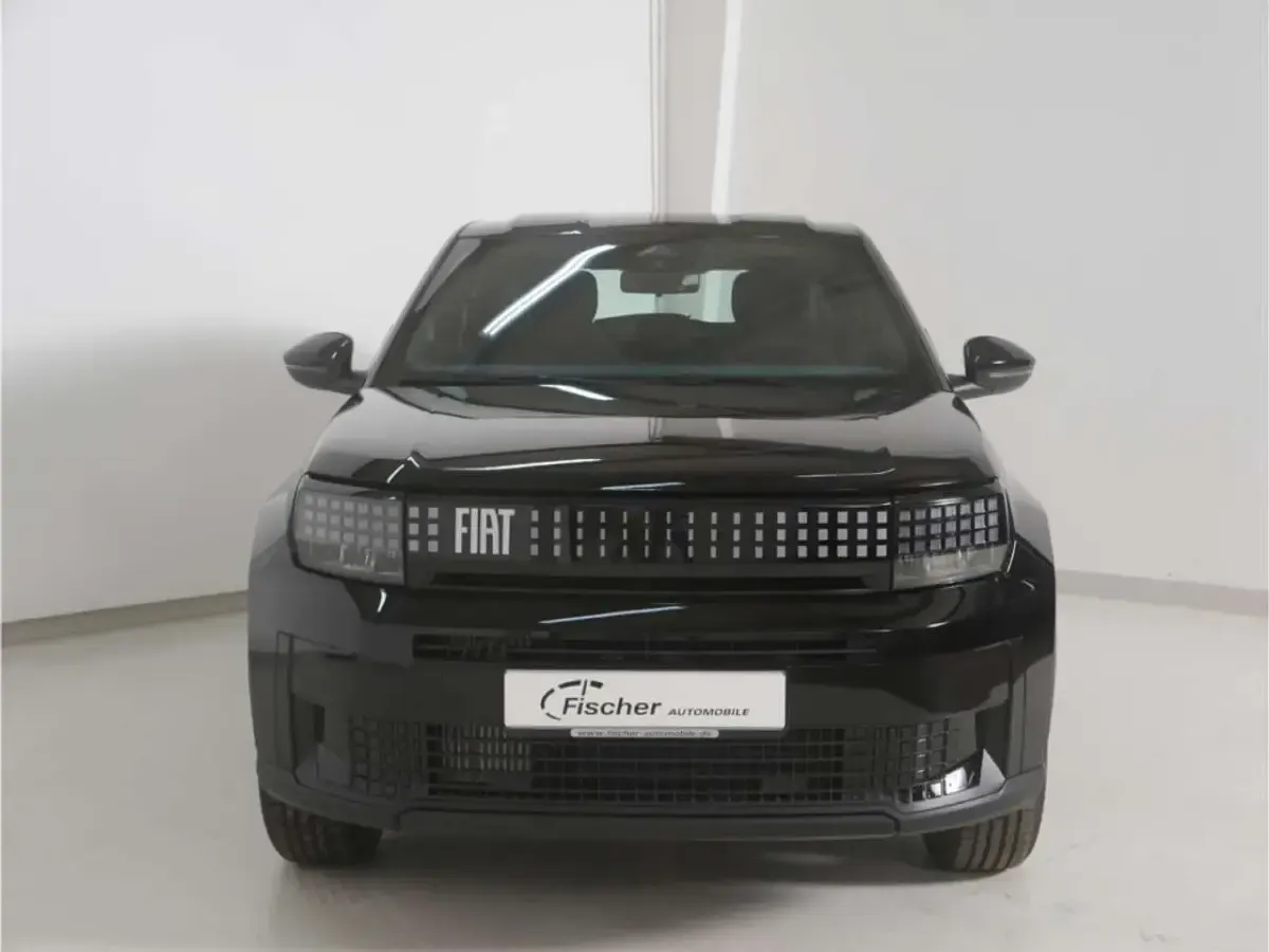 Neu Fiat Grande Panda Icon 101 PS (74 kW) 2025 Schwarz Kleinwagen