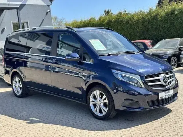 Gebraucht Mercedes V250 Avantgarde 190 PS (139 kW) 2015 Blau Van / Kleinbus