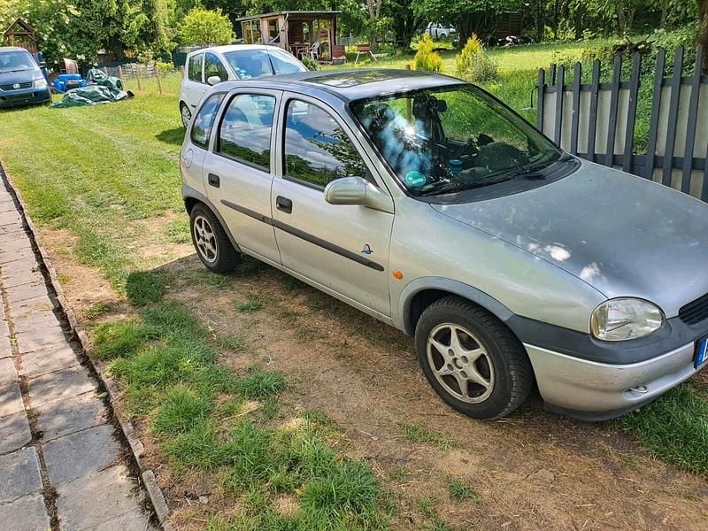 Silber Gebraucht 1998 Opel Corsa Kleinwagen | 900 € (Fairer Preis) - Bild 1/4