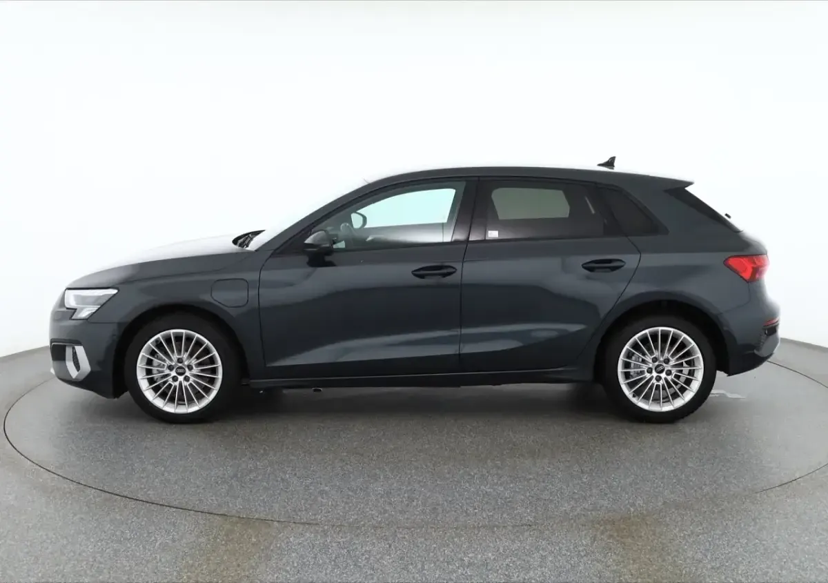 Gebraucht Audi A3 e-tron S-Line 204 PS (150 kW) 2024 Grau Kleinwagen