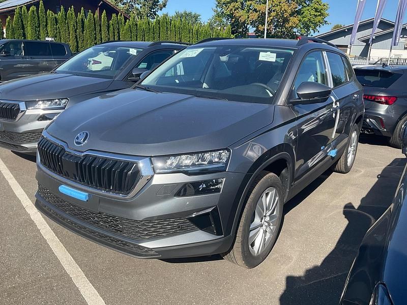 Graphitegrau metallic Neu 2025 Skoda Karoq Selection SUV | 34.995 € (Fairer Preis) - Bild 1/4