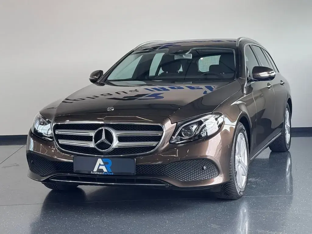 Gebraucht Mercedes E220 194 PS (142 kW) 2017 Braun Limousine