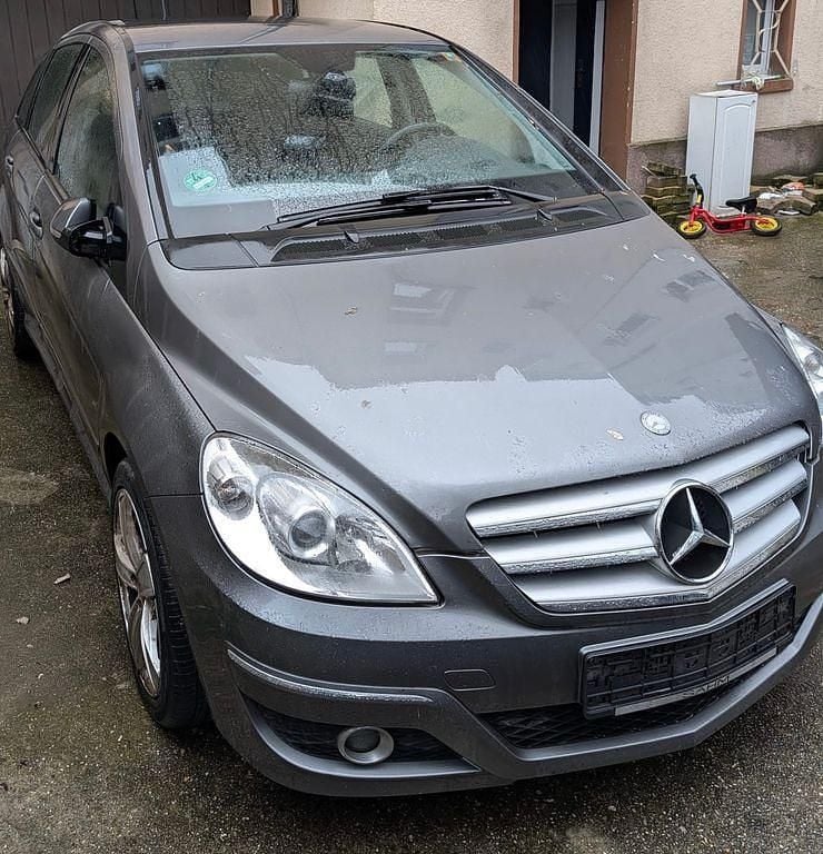 Gebraucht Mercedes B180 109 PS (80 kW) 2011 Grau Van / Kleinbus