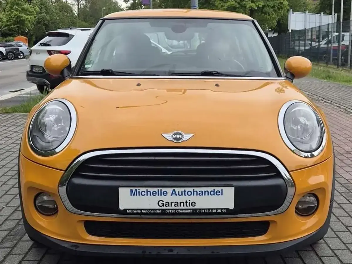 Gebraucht Mini ONE 102 PS (75 kW) 2016 Volcanic orange Kleinwagen