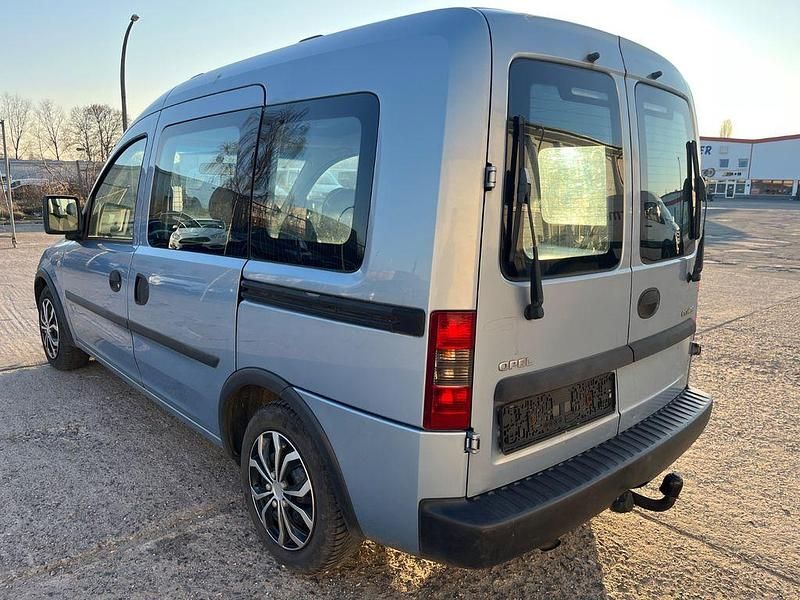 Second-hand Opel Combo 69 CP (50 kW) 2005 Albastru Monovolum