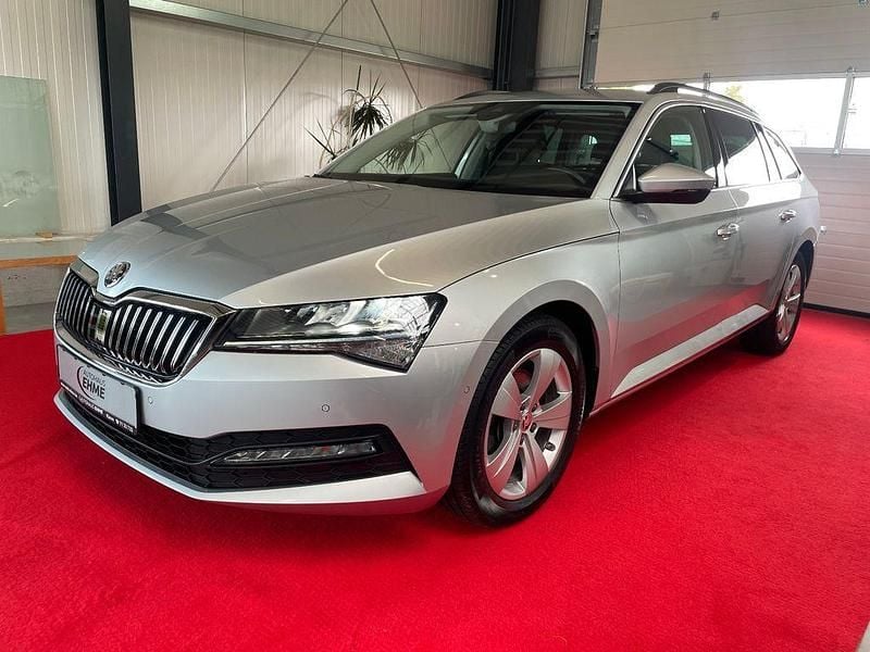 Silber Gebraucht 2022 Skoda Superb Ambition Kombi | 27.999 € (Fairer Preis) - Bild 1/4