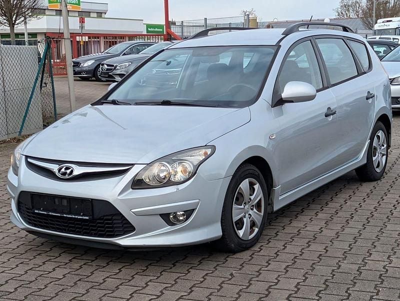 Silber Gebraucht 2010 Hyundai i30 Kombi | 2.500 € (Guter Preis) - Bild 1/4