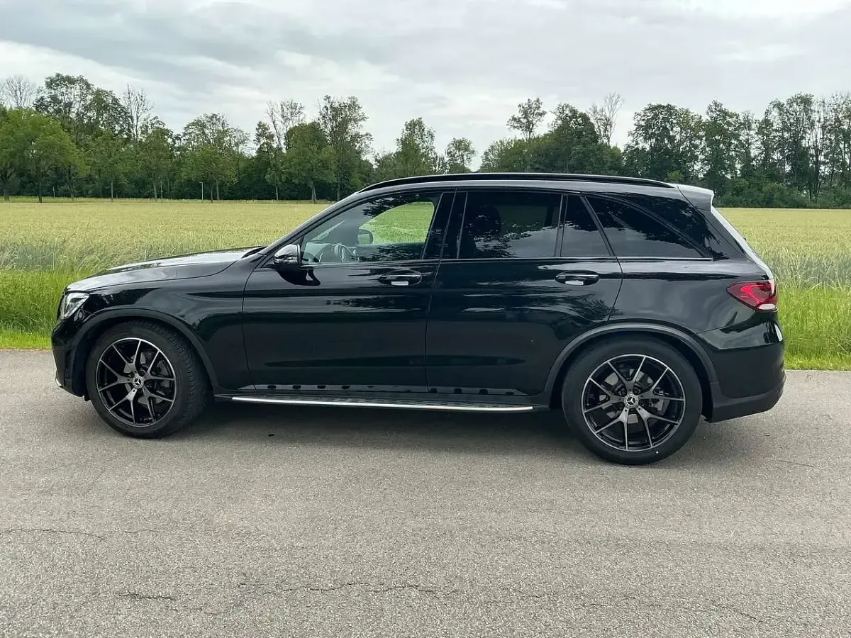 Gebraucht Mercedes GLC300 AMG line 258 PS (189 kW) 2021 Schwarz SUV