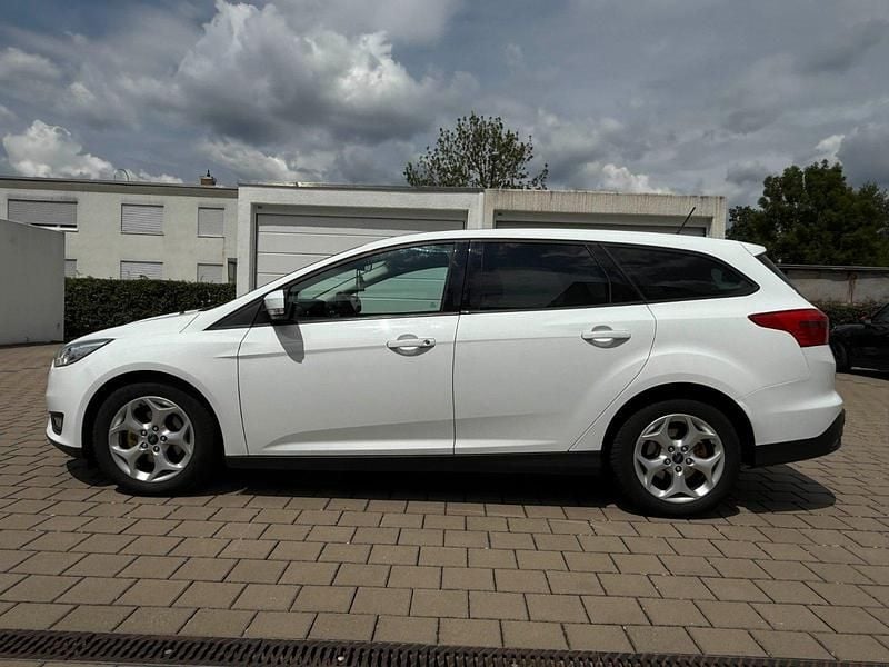 Weiß Gebraucht 2017 Ford Focus Business Edition Kombi | 6.200 € (Guter Preis) - Bild 1/4