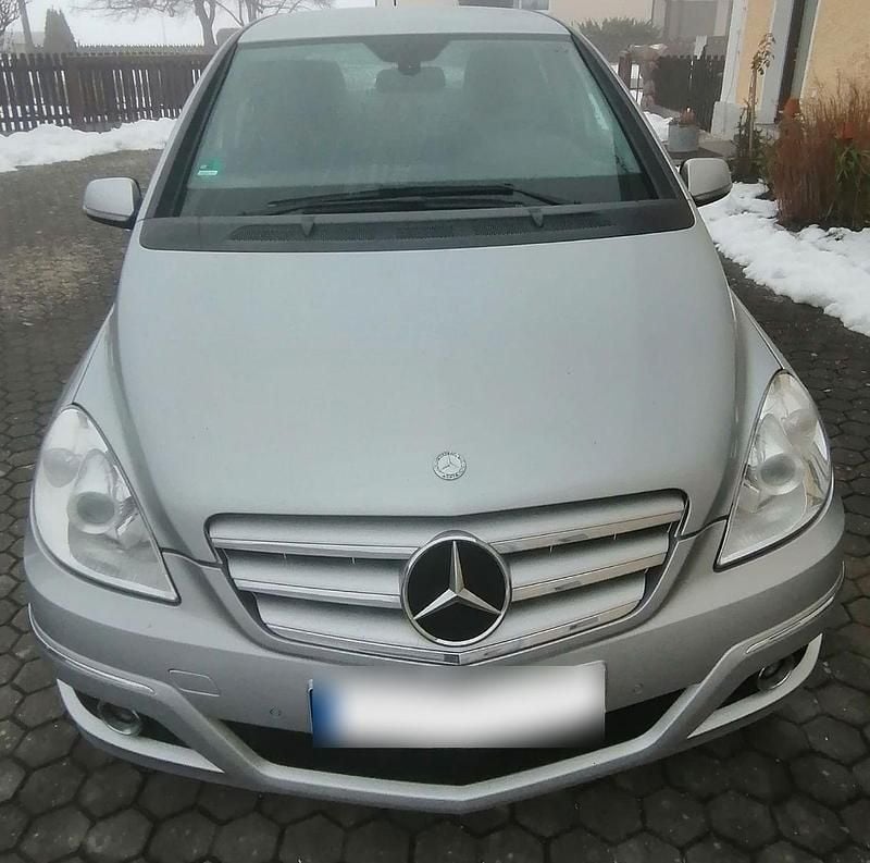 Gebraucht Mercedes B180 109 PS (80 kW) 2010 Silber Van / Kleinbus