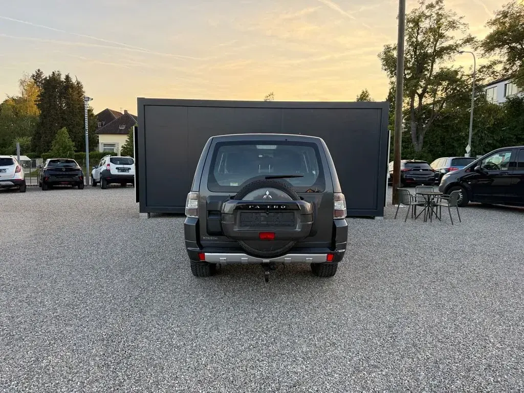 Gebraucht Mitsubishi Pajero 200 PS (147 kW) 2011 Grau SUV