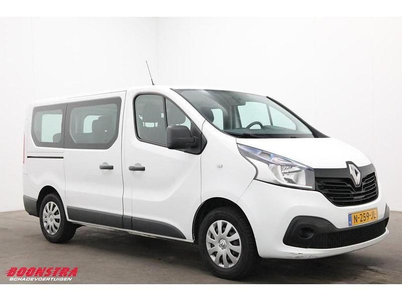 Gebraucht Renault Trafic Expression 95 PS (69 kW) 2018 Weiß Van / Kleinbus