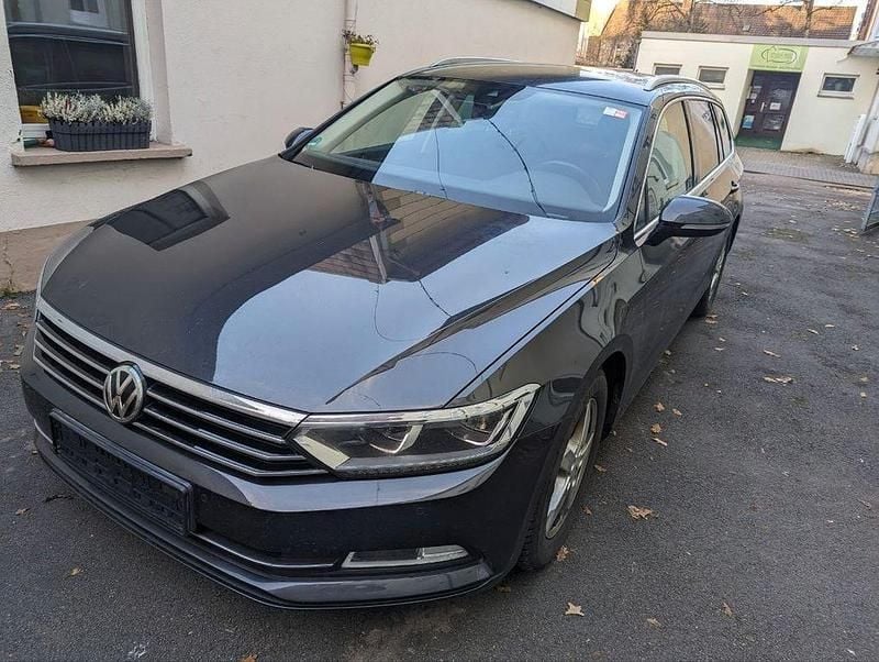 Grau Gebraucht 2018 VW Passat Comfortline Limousine | 12.600 € (Guter Preis) - Bild 1/4