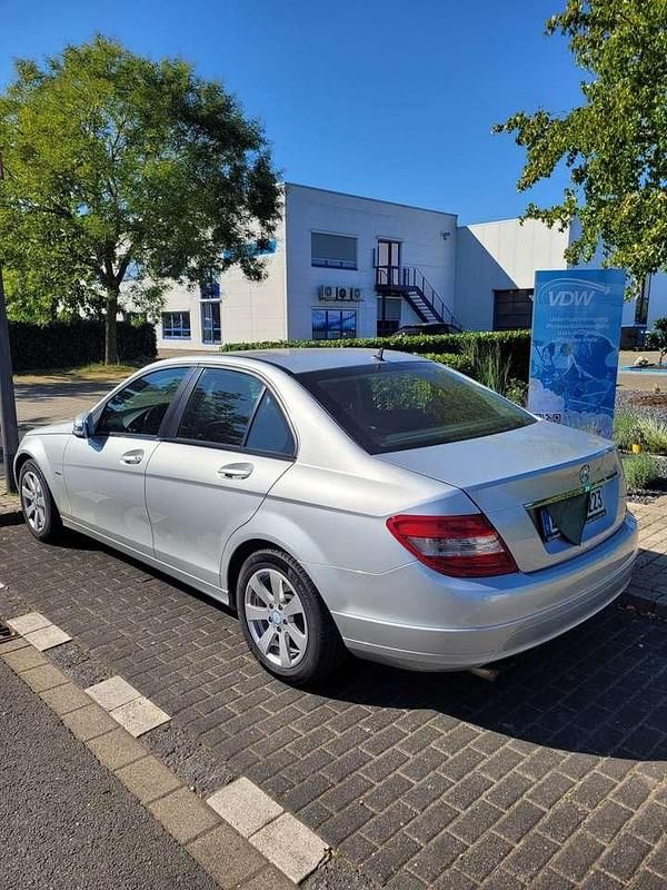 Silber Gebraucht 2010 Mercedes C180 Elegance Limousine | 5.499 € (Guter Preis) - Bild 1/4