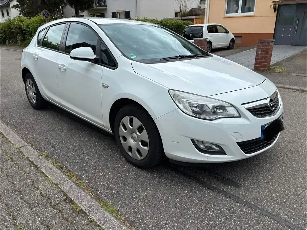 Gebraucht Opel Astra Edition 87 PS (63 kW) 2010 Weiß Limousine