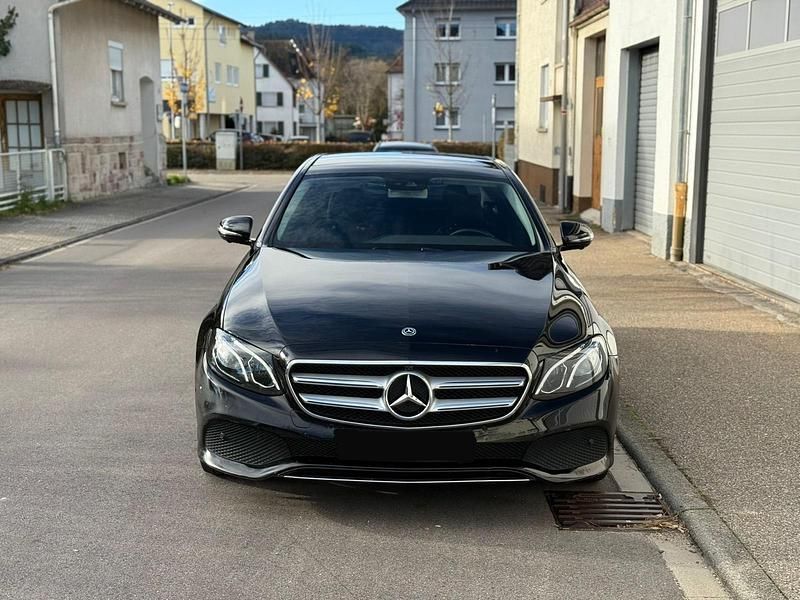 Schwarz Gebraucht 2017 Mercedes E350 Limousine | 21.490 € (Superpreis) - Bild 1/4