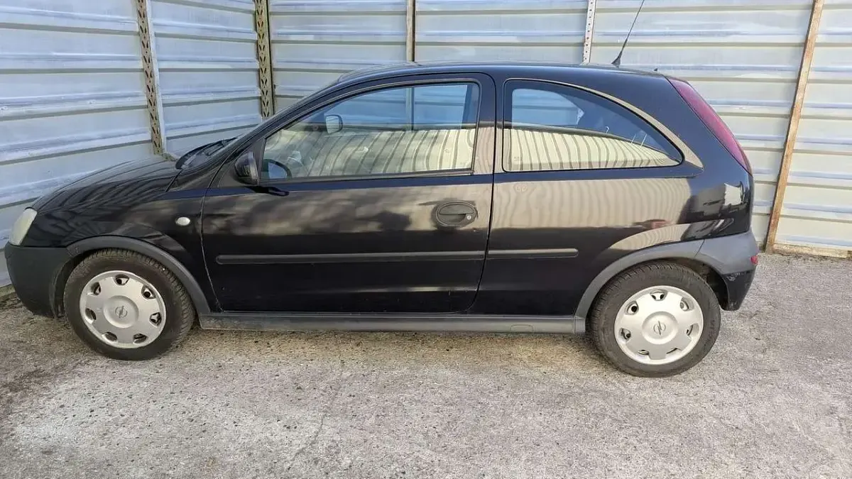 Usata Opel Corsa 75 CV (55 kW) 2002 Nero Utilitaria