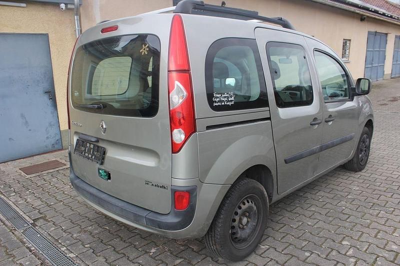 Gebraucht Renault Kangoo 90 PS (66 kW) 2010 Silber Van / Kleinbus
