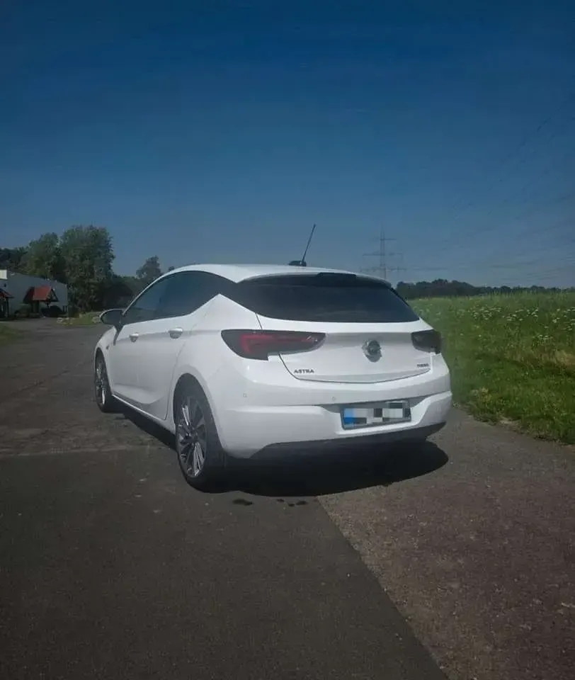 Gebraucht Opel Astra Dynamic 125 PS (91 kW) 2016 Weiß Kleinwagen