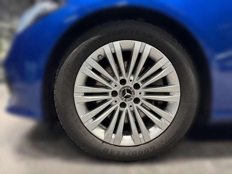 Gebraucht Mercedes C200 163 PS (119 kW) 2023 Blau Kombi