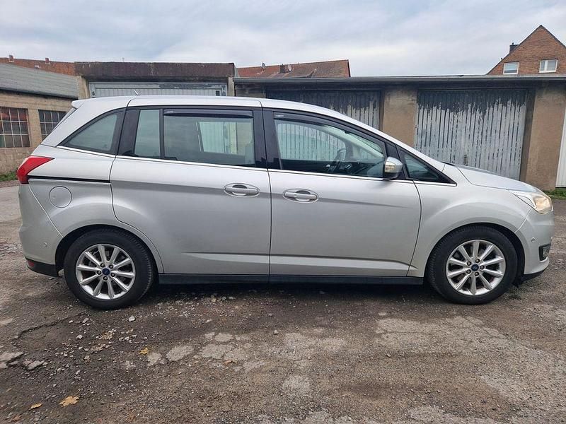 Weiß Gebraucht 2018 Ford Grand C-Max Premium Van / Kleinbus | 8.987 € (Fairer Preis) - Bild 1/4