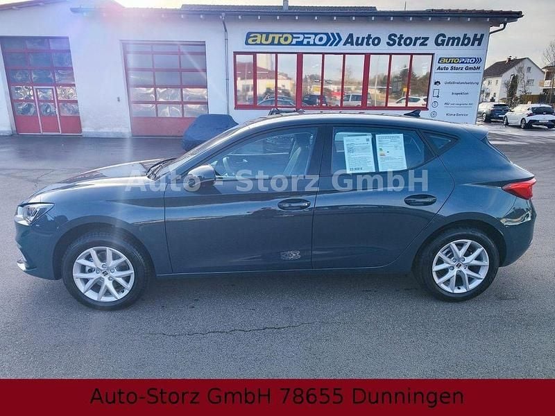 Neu Seat Leon Style 116 PS (85 kW) 2025 Blau Limousine