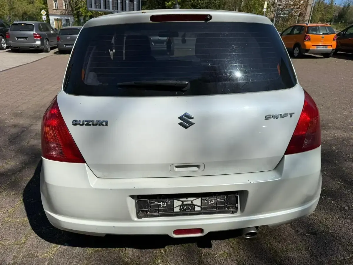 Second-hand Suzuki Swift 92 CP (67 kW) 2007 Alb Hatchback