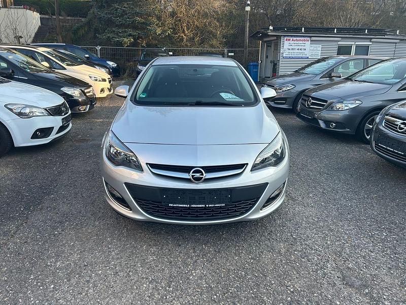 Gebraucht Opel Astra 110 PS (80 kW) 2013 Silber Limousine