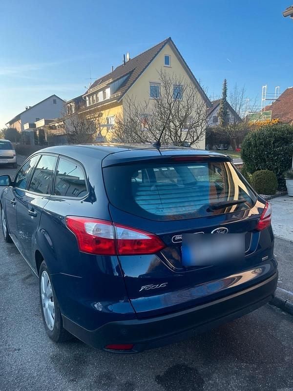 Gebraucht Ford Focus 105 PS (77 kW) 2013 Blau Kombi