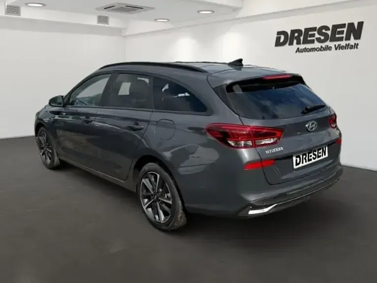 Neu Hyundai i30 Advantage 140 PS (102 kW) 2025 Grau Kombi