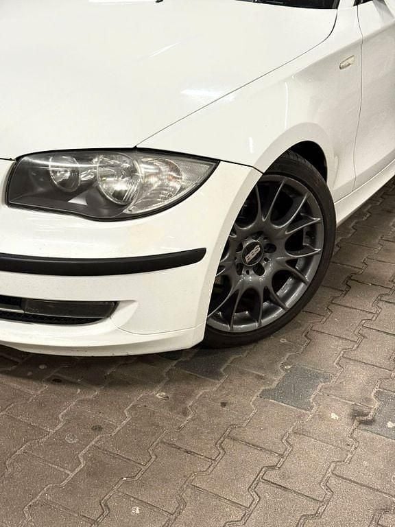 Weiß Gebraucht 2008 BMW 116 Kleinwagen | 3.100 € (Fairer Preis) - Bild 1/4