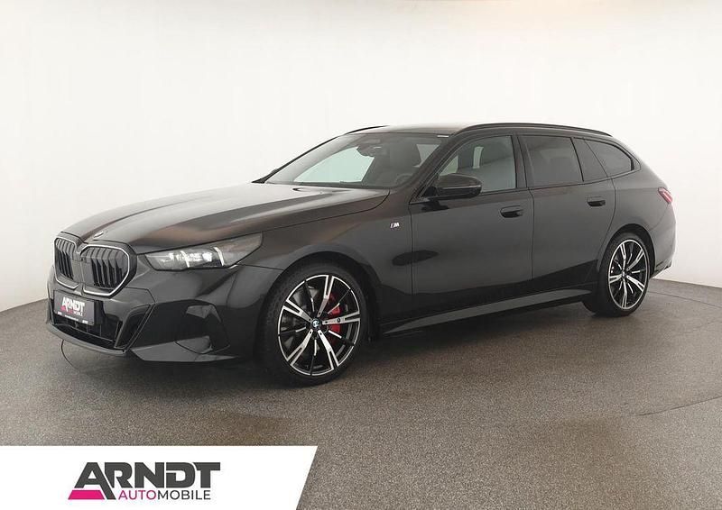 Saphirschwarz Gebraucht 2025 BMW 540 Comfort Edition Kombi | 62.884 € - Bild 1/4