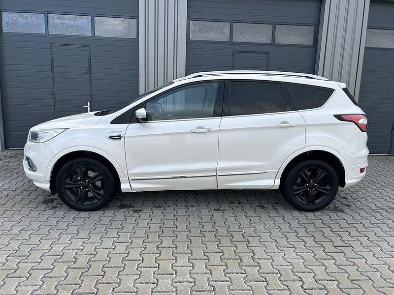 Gebraucht Ford Kuga Vignale 179 PS (131 kW) 2019 White platinum SUV
