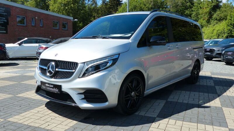 Brillantsilber metallic Gebraucht 2020 Mercedes V300 AMG Van / Kleinbus | 55.990 € (Guter Preis) - Bild 1/4