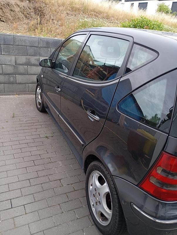 Andere außenfarben Gebraucht 2002 Mercedes 170 Limousine | 2.600 € - Bild 1/4