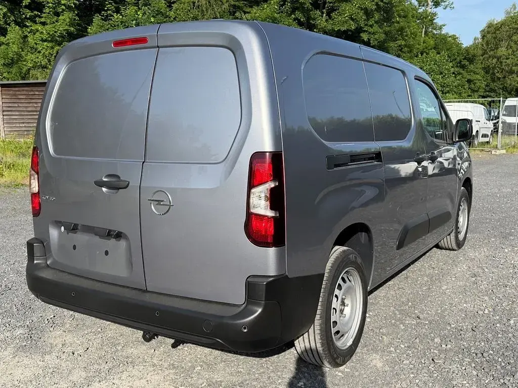 Neu Opel Combo 131 PS (96 kW) 2026 Grau Van / Kleinbus