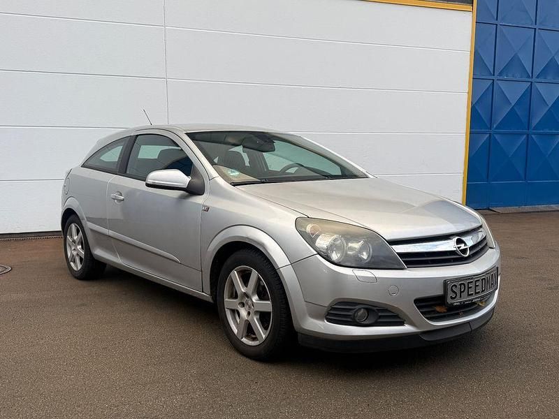Silber Gebraucht 2007 Opel Astra GTC Edition Coupé | 3.650 € (Fairer Preis) - Bild 1/4