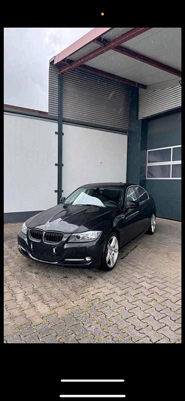 Schwarz Gebraucht 2011 BMW 325 Limousine | 3.200 € (Superpreis) - Bild 1/4