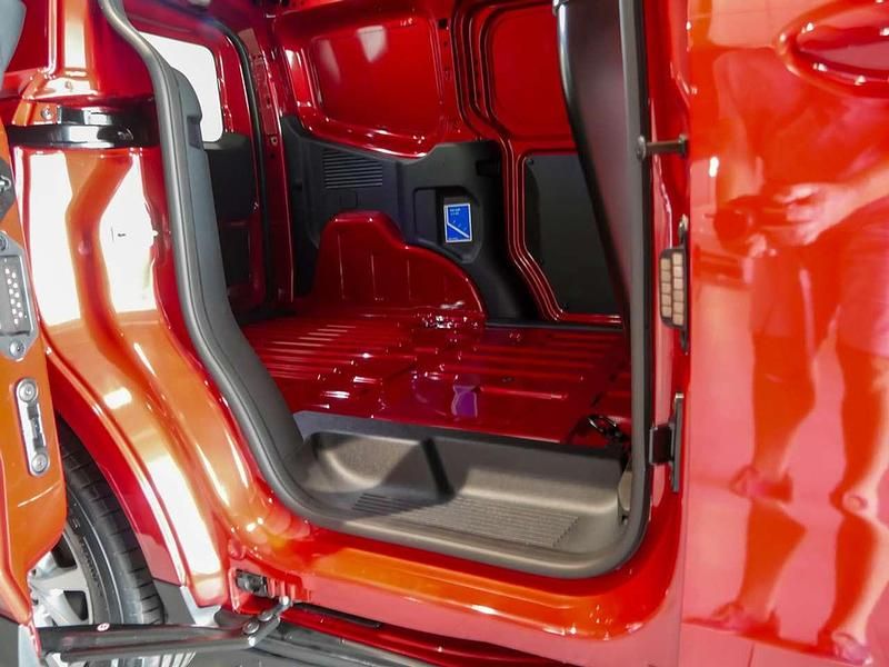 Gebraucht Ford Transit Limited 101 PS (74 kW) 2025 Fantastic rot