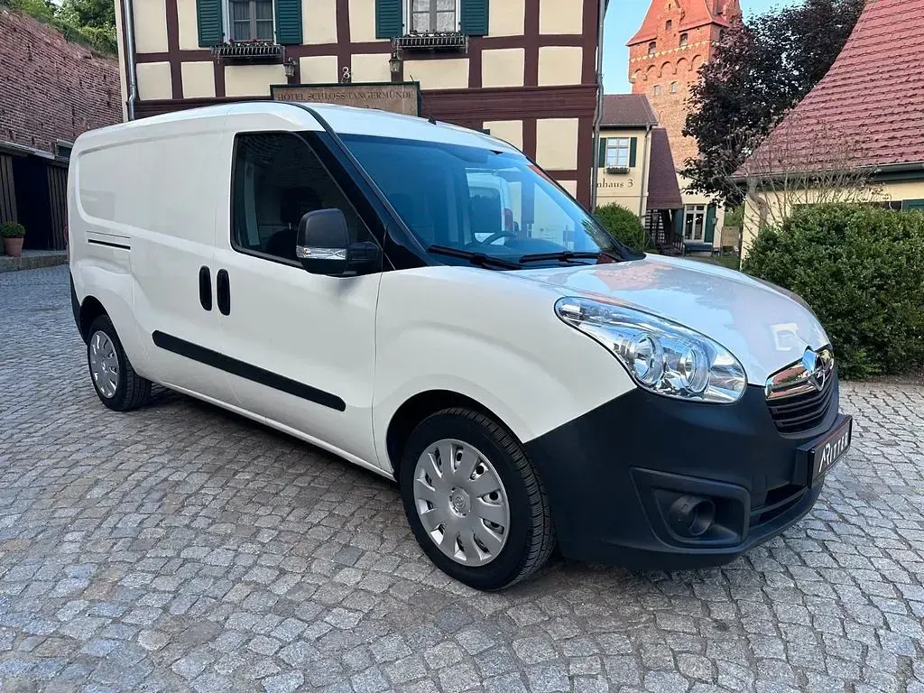 Gebraucht Opel Combo Edition 95 PS (69 kW) 2018 Weiß Van / Kleinbus