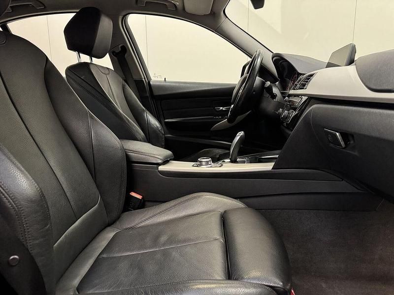 Gebraucht BMW 330e iPerformance 184 PS (135 kW) 2017 Grau Limousine